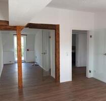 Erstbezug nach Sanierung: 4-Zimmer Wohnung mit Balkon im Dachgeschoss (2. OG) - Werdau