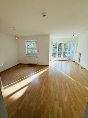 Foto - Helle 1-Zimmer-Wohnung (38 m²) mit großem Balkon & TG-Stellplatz