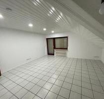 2 Zimmer DG Wohnung mit EBK Balkon in Hünfeld zu vermieten