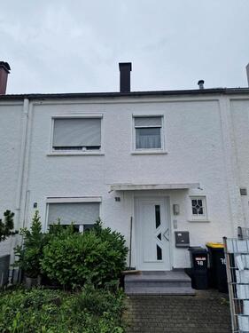 Foto - Reihenmittelhaus in Vöhringen mit Garten, Garage und Potenzial