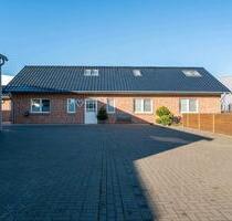 Wohnhaus mit Halle im Gewerbegebiet Fockbek