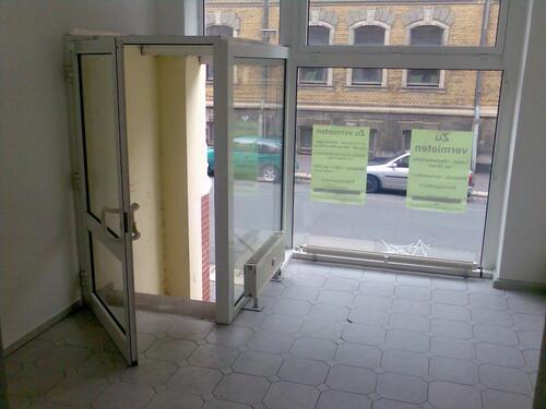 Foto - saniertes BüroLaden zu vermieten, zentral, hell, EG, mit WC