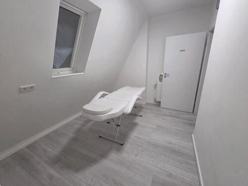 Foto - Kosmetikraum - 480,00&nbsp;EUR Kaltmiete, ca.&nbsp; 12,00&nbsp;m&sup2;