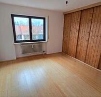 Sonnige 2,5-Zimmer u. teilmöblierte Wohnung m. Balkon, Augsburg