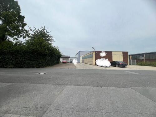 Foto - Stellplatz für lkw und Wohnwagen 10.000m2 Trockene Halle