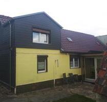 Kleines Haus mit schönem grossem Grundstück - Hecklingen