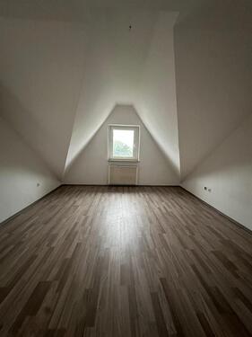 Foto - Gemütliche Dachgeschosswohnung in ruhiger Lage – Frei ab 01.11.2025