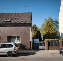 DHH in ruhiger Lage OB-Schlad – mit Garten, Hof & 2 Garagen - Oberhausen Alt-Oberhausen