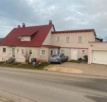 Einfamilienhaus mit Einliegerwohnung und Scheune - Haundorf
