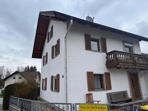 Foto - Haus zu verkaufen – teilweise renoviert – großes Ausbaupotenzial