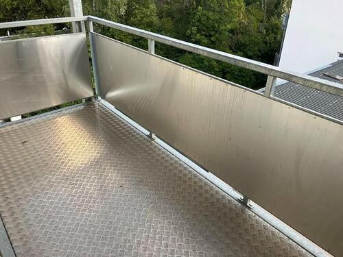 Foto - Zweitbezug nach Sanierung! 4-Zimmer mit Wanne, Balkon und Laminat in zentraler Lage!