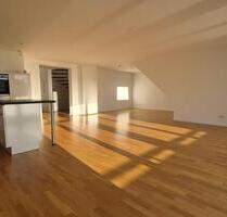 Hell-Offen-Luftig- Maisonette mit großer Sonnenterrasse - Frankfurt am Main Schwanheim