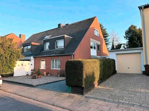 Foto - Zwei-Familien-Haus auf großem Grundstück