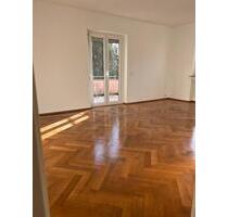 Sonnendurchflutete Wohnung mit vier Zimmern & Balkon - Stuttgart Degerloch