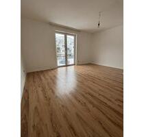 Frisch renovierte 2-Zimmer Wohnung mit Tiefgaragenstellplatz - Schwerin Gartenstadt