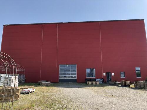 Foto - Hohe Gewerbehalle, Lager- und Produktionshalle Nähe A 96A 7, Nähe Flughafen, grosser Aussenbereich