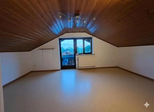 Foto - 2 - Zimmer - Dachgeschosswohnung