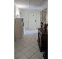 Wohnung in Lage 160qm mit Hof und großem geschlossenem Carport