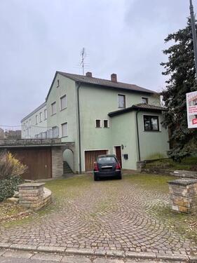 Foto - Großes Wohnhaus mit Anbau – 2.365 m² Grundstück und 2 Garagen