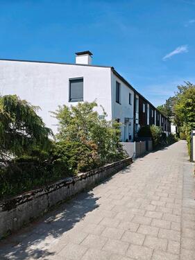 Foto - Reihenhaus mit Garage und Garten