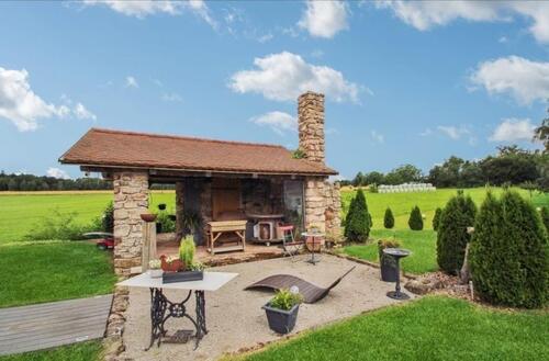 Foto - Wohnhaus mitten in der Natur, idyllisch, Werkstatt