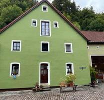 Mehrfamilienhaus mit Scheune und Garagen - Kallmünz