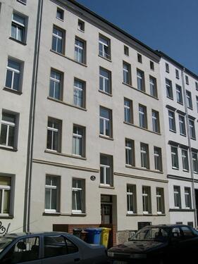 Foto - Sonnige Dachwohnung mit 5 Zimmern sowie großer Wohnküche