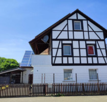 Wohnhaus, Scheune mit Gartengrundstück am Bachlauf - Kehl