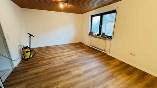 Foto - 3 ZKB neu renoviert - 930,00&nbsp;EUR Kaltmiete, ca.&nbsp; 90,00&nbsp;m&sup2;