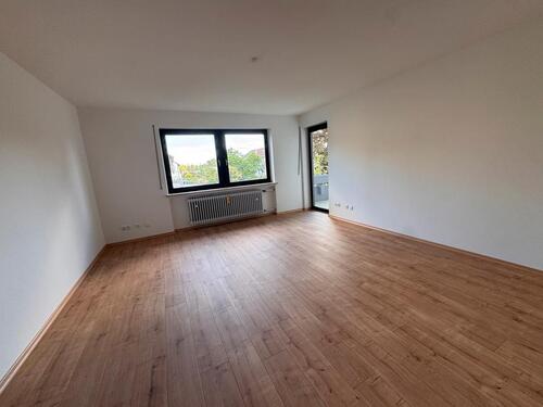 Foto - Vermietung einer frisch renovierten 3-Zimmer-Wohnung im Süden SRs