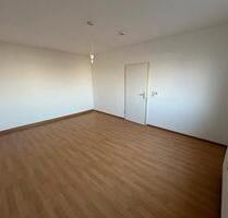 Gepflegte 2,5-Zimmer-Wohnung in zentraler Lage in Hof - nähe Freiheitshalle - PKW-Stellplatz anmietbar