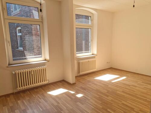 Foto - Gepflegte 2-Zimmer-Wohnung im 2.Obergeschoss zu vermieten!