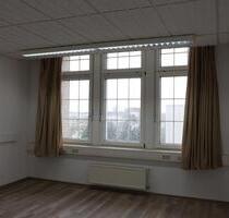 Hupfeldcenter: Helles Büro oder Atelier in Leipzig West, ca. 25 m², Südseite