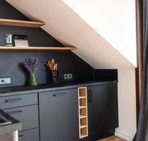 Charmante 2-Zimmer-Dachgeschosswohnung. Einbauküche + Stellplatz - Lingen (Ems) Damaschke