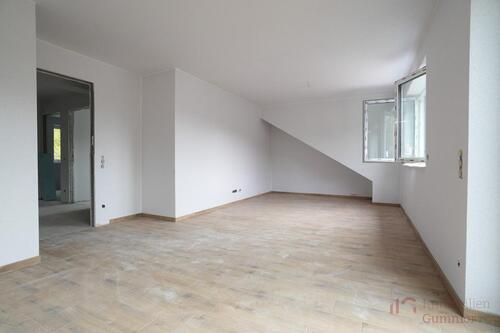 Foto - IMMOBILIEN GUMNIOR präsentiert: Dachgeschosswohnung in ruhiger Wohnlage