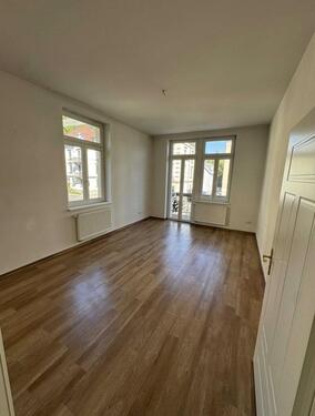 Foto - Schönes Zimmer mit eigenem Balkon in netter 4er WG