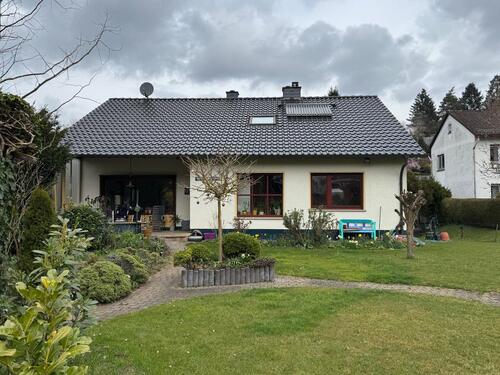 Foto - Großzügiges Einfamilienhaus mit Einliegerwohnung in Braunfels-Sta