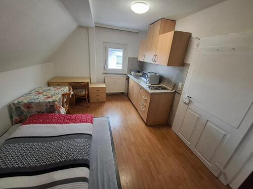 Foto - 1 Zimmer möbliert, 1 Bad mit Wanne u. Waschmaschine