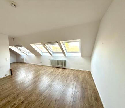 Foto - 1 Zimmer Dachgeschoßwohnung zur Miete in Saarbrücken
