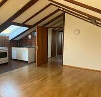 Helle 2-Zimmer-Dachgeschosswohnung in Stegen zu vermieten