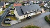Foto - Großes Mehrfamilienhaus mit Garten, PV-Anlage und 9 Stellplätzen
