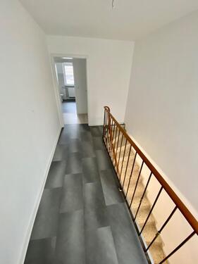 Foto - Moderne 3-Zimmer-Wohnung mit Terrasse, Keller und Stellplatz – fr