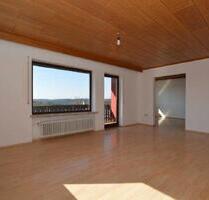 Großzügige 4-Zimmer-Wohnung (100 m²) mit Balkon & Dachgeschoss - Deining