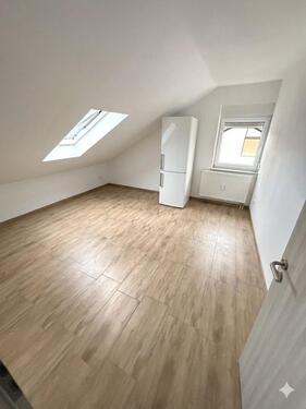 Foto - Gepflegte 3 Zimmer Dachgeschosswohnung mit Einbauküche