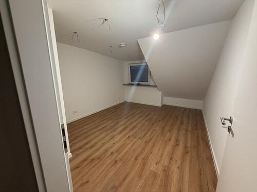 Foto - Kernsanierte 2,5 Zimmer DG Wohnung