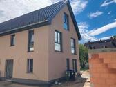 Foto - Erstbezug Neubau Doppelhaushläfte zur Miete in Groß Gleidingen