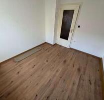 geräumige, renovierte 3-Zi-Whg. in ruhiger Lage mit Balkon - Bad Königshofen im Grabfeld