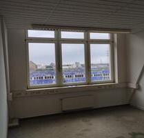 Hupfeldcenter: Heller Band-Probenraum, ca. 25 m², im DG Seitenflügel, keine Schräge, großes Fenster, Südseite - Leipzig Altwest