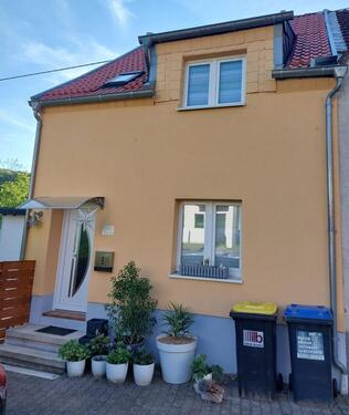 Foto - PROVISIONSFREI: RHH, Dach +Fassade neu, Bad modernisiert, Carport