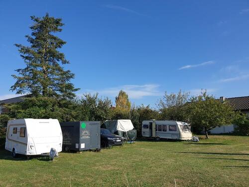 Foto - Stellplatz Wohnmobil Wohnwagen Anhänger Garage Halle Stellplätze